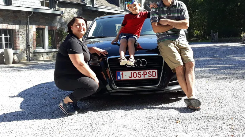 Placuta de inamtriculare cu numărul „1 Jos PSD” Foto: Facebook Mihai George Ciobanu