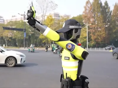 Robot polițist în China - Foto: Profimedia images
