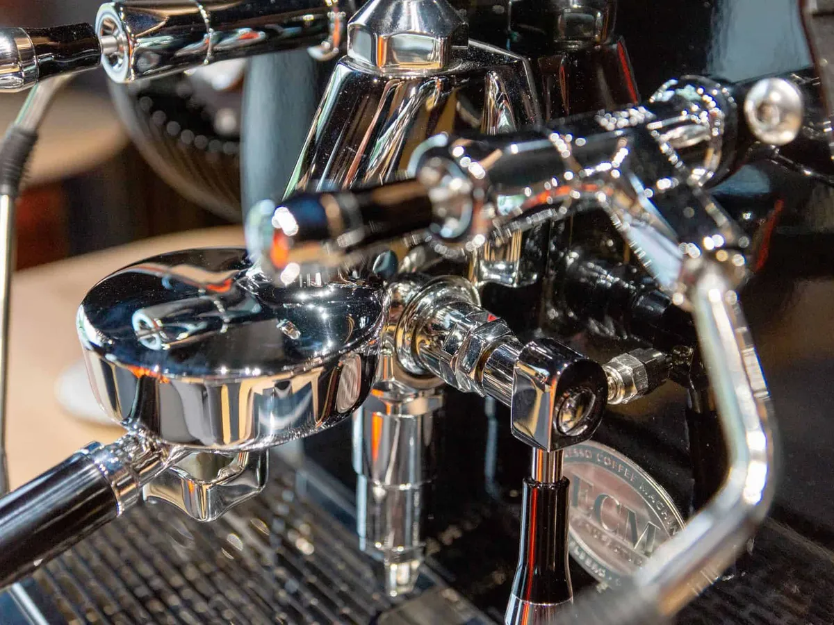 Cel mai spectaculos și mai de fițe espressor de cafea! Costă 10.000 $ și cântărește 140 kg - Foto: BMW