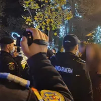 Oamenii au rupt gardul Târgului de Crăciun de la Constanța, să intre fără certificat /foto: primaria constanta