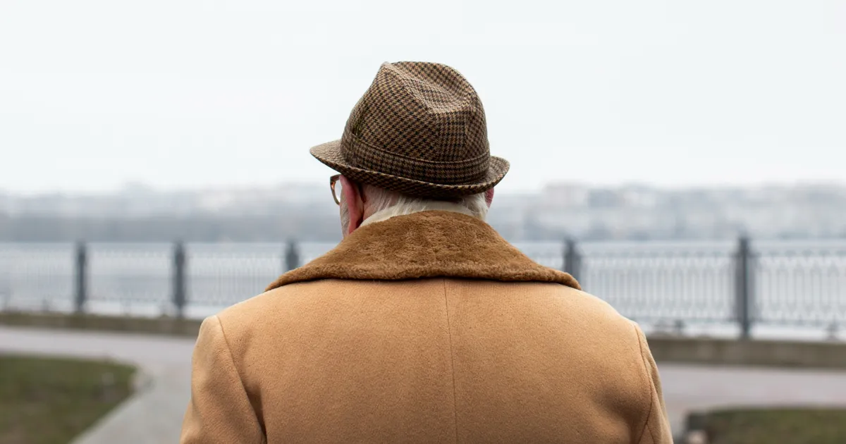 Un pensionar decedat câștigă împotriva Casei de Pensii, obținând sume suplimentare pentru munca în condiții speciale.