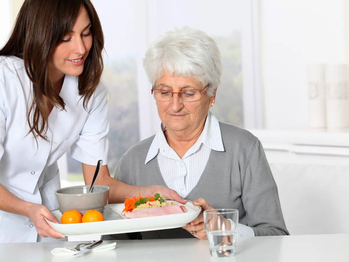 Cele 5 alimente din bucătărie care îi scapă pe PENSIONARI de părul alb. Conține vitamina A - Foto: Profimedia Images (imagine cu rol ilustrativ)