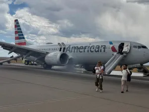 Incident aviatic. Un avion a luat foc în SUA, înainte de decolare. 173 pasageri, evacuați pe tobogan - Foto: X / @Community1357