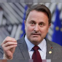 Acuzat de plagiat, premierul luxemburghez Xavier Bettel a renunțat la diploma obținută în Franța. / Foto: euronews.com