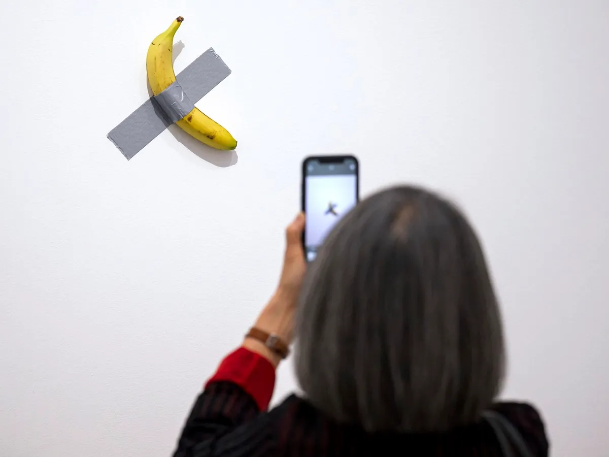 Lucrarea lui Maurizio Cattelan  - Foto: Profimedia Images