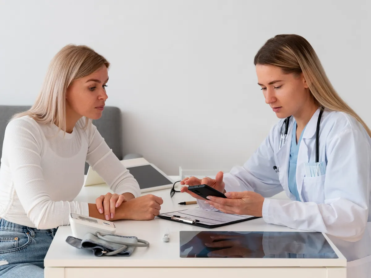 Femeie la doctor - Foto: Freepik (Imagine cu rol ilustrativ)