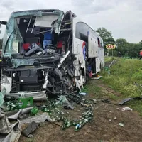 Plan Roșu de intervenție, pe DN1. Un autocar plin cu pasageri s-a ciocnit cu un TIR - Foto: ISU Sibiu