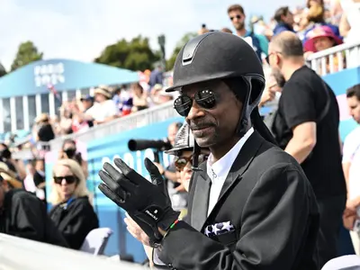 Snoop Dogg a apărut sâmbătă costumat în cavaler, la Versailles - Foto: Profimedia Images