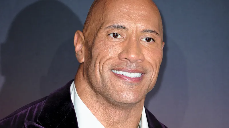 RUPEREA TIPARELOR. The Rock - un comunicator popular și talentat - ar putea servi drept punte de legătură pentru a ajunge la fanii MAGA, în timp ce îi îndepărtează de Trump însuși