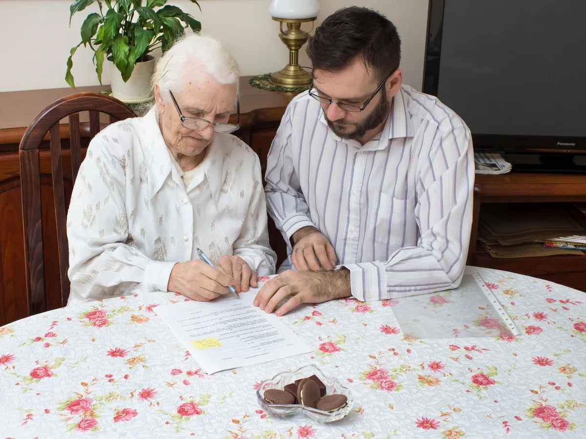Ministrul Muncii și șeful Casei de Pensii, anunț pentru pensionari. Câți bani iau la recalculare? Foto: Profimedia Images (fotografie cu caracter ilustrativ)