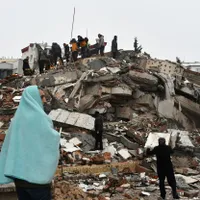 Peste 300 de morți și peste 2.000 de răniți după cutremurul de 7.8 pe Richter din Turcia