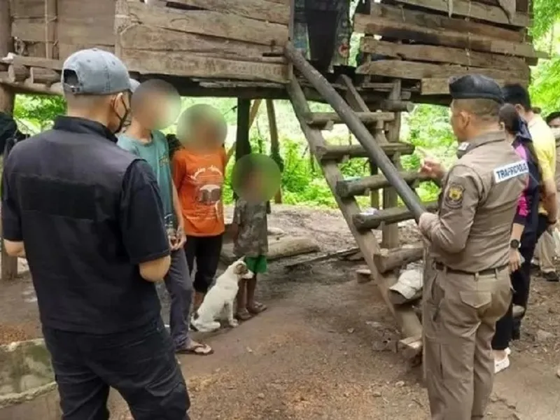 Neglijat de mama drogată, un copil a început să comunice cu câinii