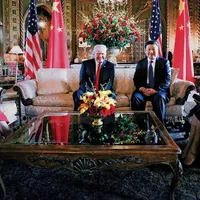 O primă întâlnire dintre Trump şi Xi s-a desfăşurat mult mai bine decât se aştepta. „Avem o chimie foarte bună. Ne simpatizăm. Cred că soţia lui este minunată”, a spus preşedintele american Foto Getty Images