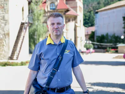 Poștaș la datorie - Foto: FB / Poșta Română
