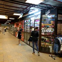 Spațiile comerciale din stații sunt închiriate  pe bani frumoși. / Foto: bucurestiulmeudrag.ro