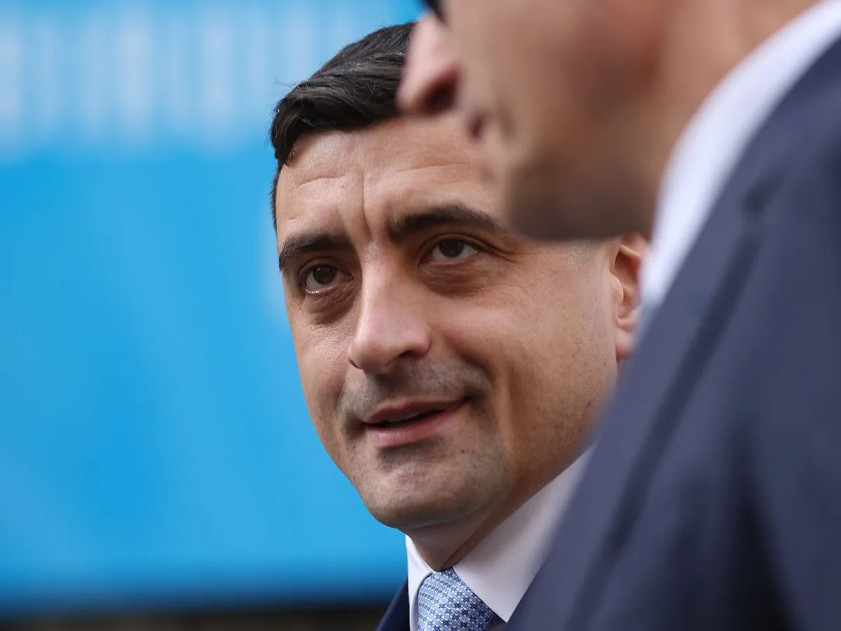 George Simion, gândindu-se cum să facă o şmecherie - Foto: INQUAM PHOTOS/George Călin