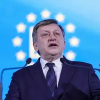 Crin Antonescu: Aş dori ca măcar în aceste zile, în săptămâna Luminată, să facem pauză de la ură - Foto: INQUAM PHOTOS / Octav Ganea