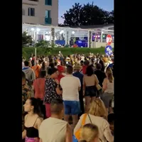 În Eforie Nord nu ai cum să scapi de manele. / Foto: captură video