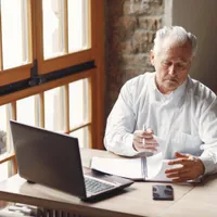 Foto: Pensionarii vor fi verificați la dosare. Sunt multe fraude descoperite de Ministerul Muncii Sursa: Freepik