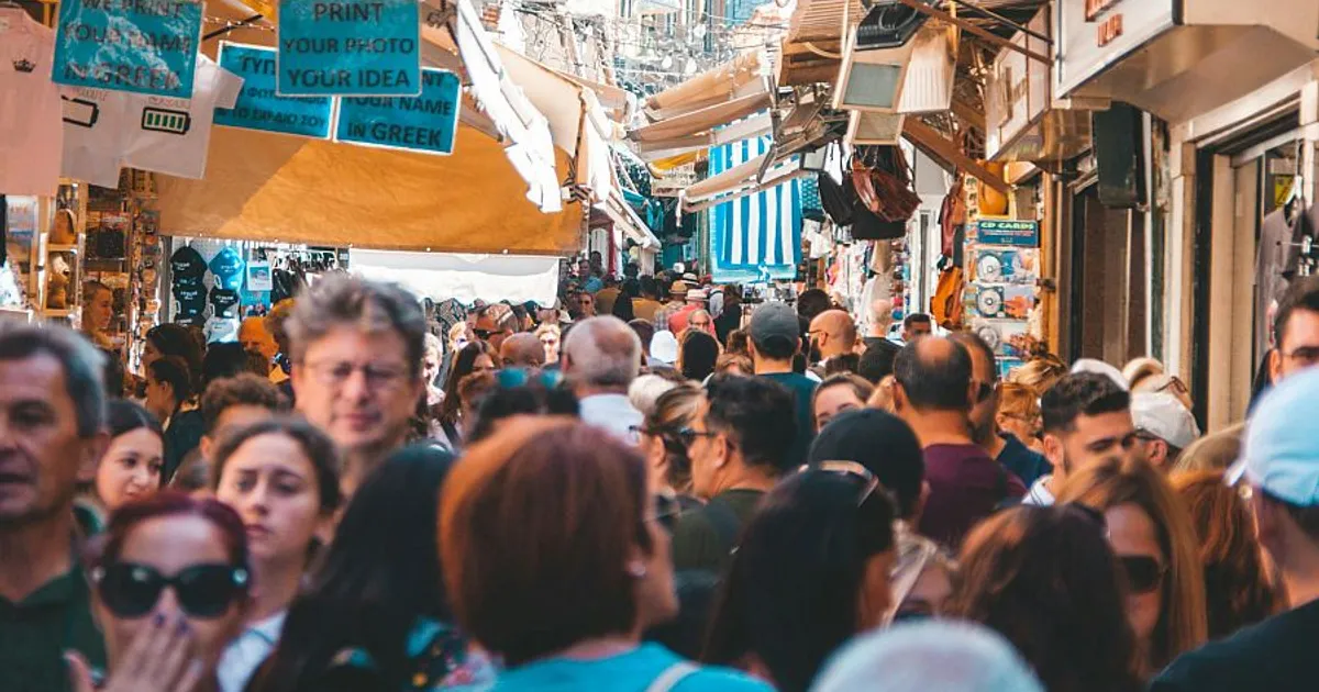 Ţara din Europa, aproape de România, care introduce ziua de lucru de 13 ore. A fost grevă generală – Newsweek România