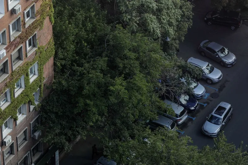 Parcare de domiciliu din Bucureşti - vedere aeriană - Foto: INQUAM PHOTOS/Octav Ganea
