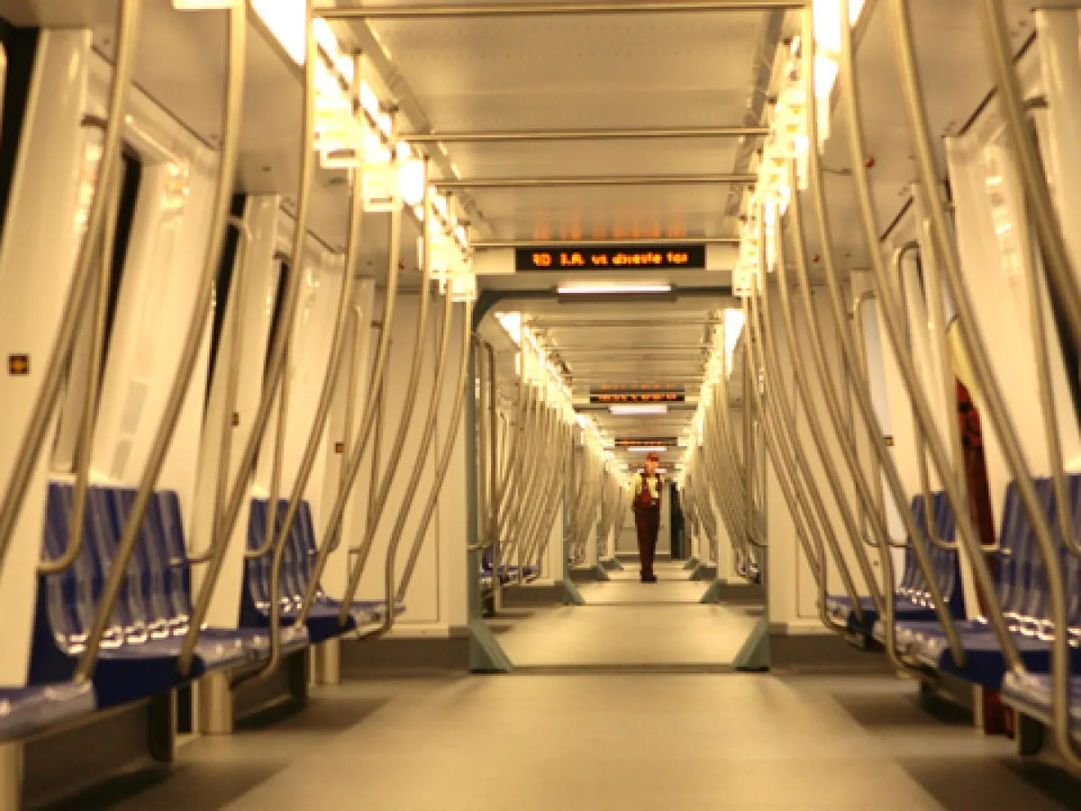 Metrorex anunță că o bucată de tavan a căzut în tunel între 1 Mai și Jiului, iar circulația este oprită