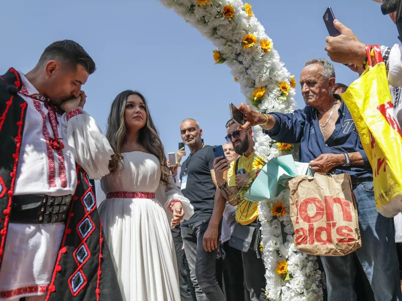 George Simion, întrebat de darul de nuntă de 400.000€. „Faceți pe prostul! Am luat brânză și țuică” - Foto: INQUAM PHOTOS / Octav Ganea