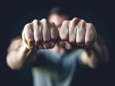 Bărbat agresiv - Foto: Freepik (imagine cu rol ilustrativ)