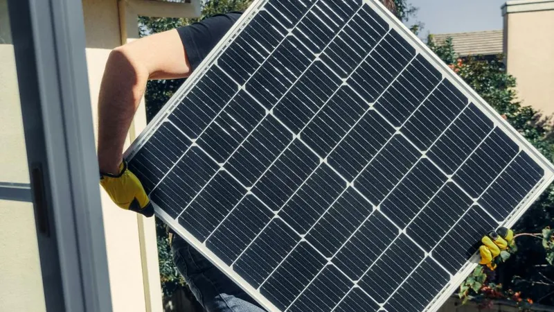 20.0000 de vouchere gratuit, pentru panouri fotovoltaice în valoare de 30.000 de lei. Cum iei banii? - Foto: Pexels.com/Kindel Media