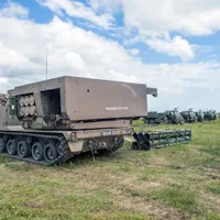 SUA fac 300 de HIMARS de 3.000.000.000$. Sistemul care a băgat spaima în Putin, îngrijit în România - Foto: Profimedia Images