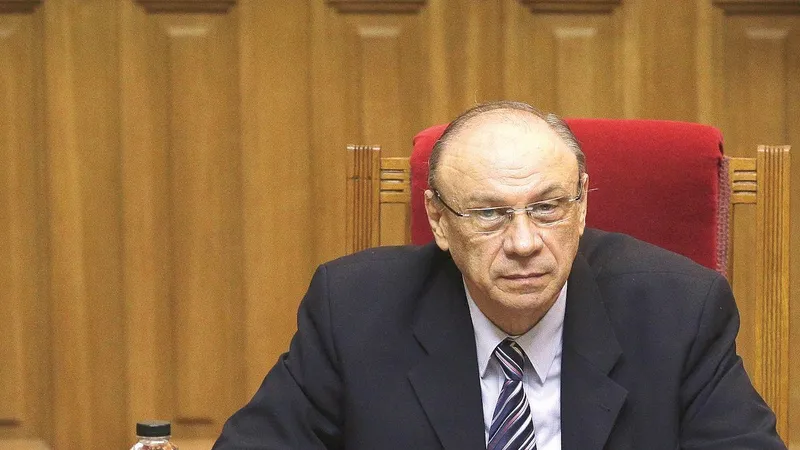 Un alt impostor academic care face parte din CCR este judecătorul constituțional Marian Enache