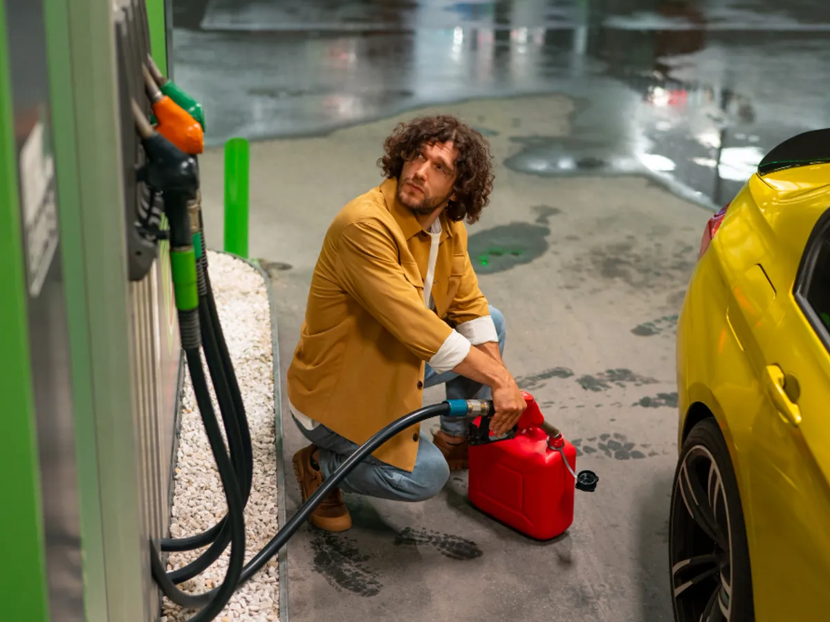 Combustibil la canistră - Foto: freepik