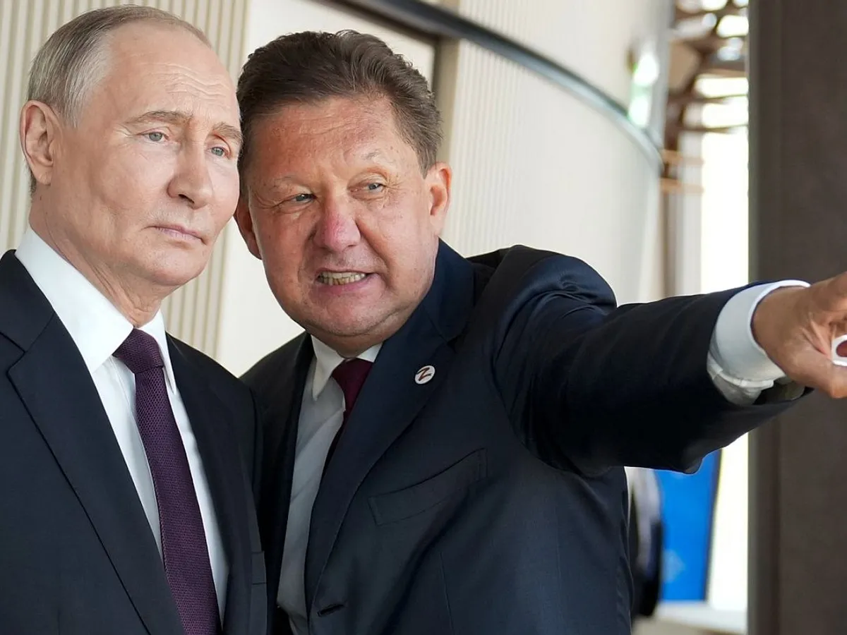 Gazprom negociază cu MOL vânzarea rafinăriei NIS din Serbia. Ungurii vor să cumpere şi Lukoil România