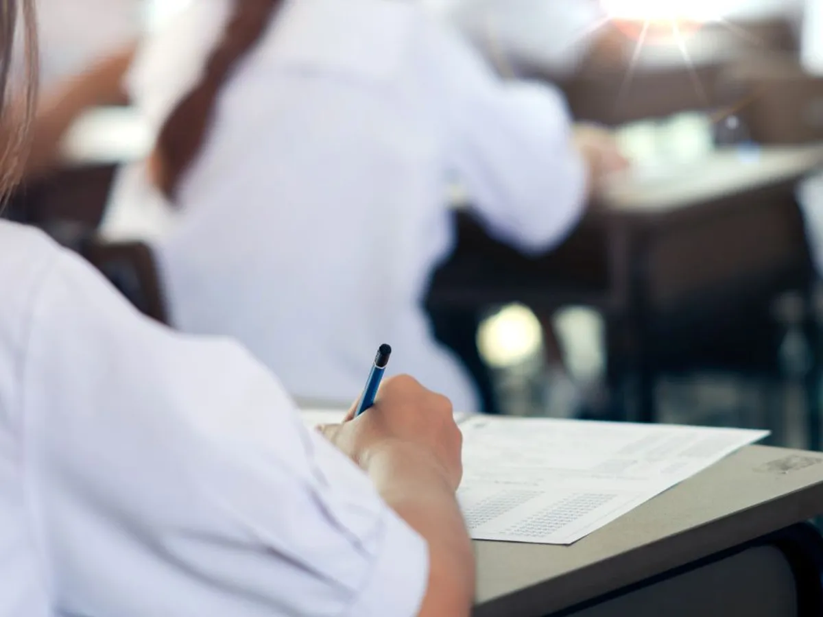 Bacalaureat 2026 în plină desfășurare! Proba obligatorie începe azi, dar zeci de licee lipsesc din simulare