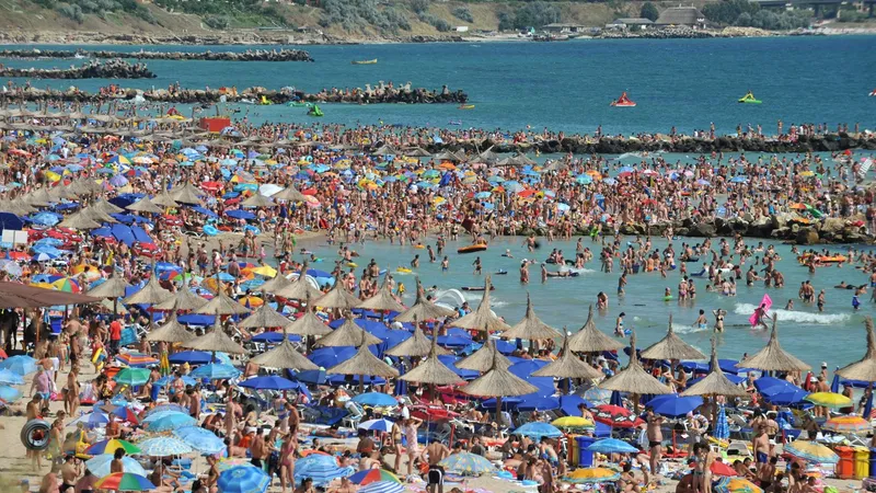 Peste 100.000 de turiști, asteptați în acest week-end pe litoral. Cât costă o noapte de cazare - Foto: Profimedia images - Caracter ilustrativ