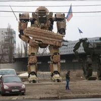 Rebelii proruși își etalează „roboții militari”/Foto: AP