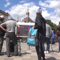 Ecrane TV instalate peste tot în Mariupol pentru a răspândi propaganda rusă/FOTO: Twitter/Mark MacKinnon