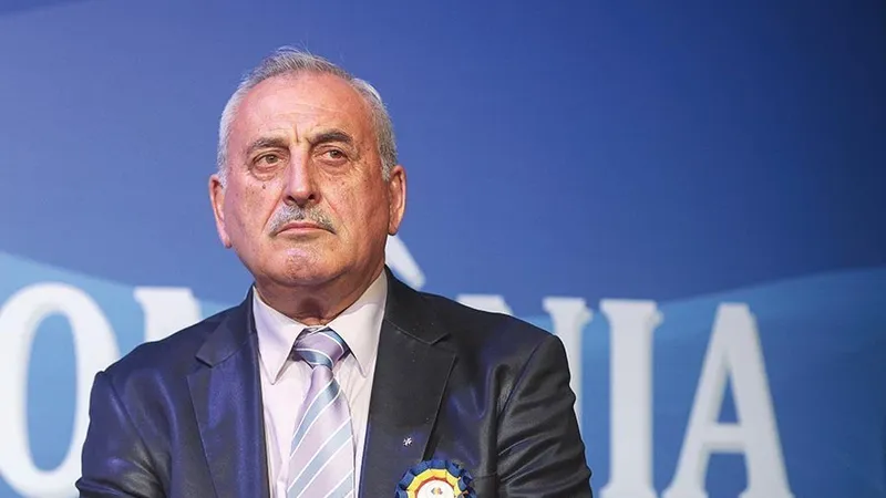 DECIDENȚI  Gheorghiță Boțârcă, primarul din  Topoloveni, loial lui Liviu Dragnea, a luat-o consilieră pe o membră a unei secții de vot, care a fost condamnată pentru fraudă