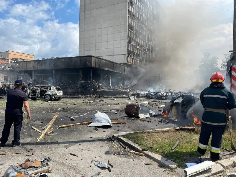 Două rachete au lovit, joi, Piaţa Victoriei din Viniţa, una dintre cele mai aglomerate zone ale oraşului. / Foto: Profimedia