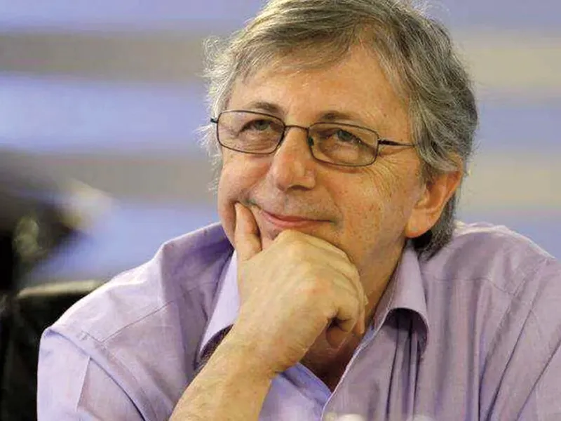 Vladimir Tismăneanu este profesor de științe politice la Universitatea  din Maryland, SUA. În 2006 a condus Comisia Prezidențială pentru  Analiza Dictaturii  Comuniste din România.