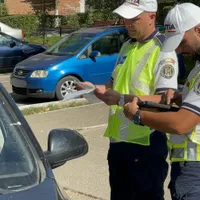 Ce a pățit un șofer care a dat mită 500 de lei unor polițiști de la circulație? Cum încălcase legea? - Foto: Proliția Română (rol ilustrativ)