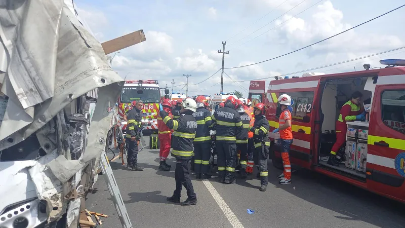 Accident grav la Lețcani, în județul Iași. Mai multe persoane sunt rănite. S-a activat Planul Roșu - Foto: ISU Iași