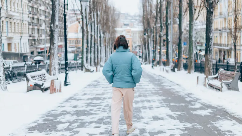 Ce amendă riști dacă nu îți cureți zăpada din fața casei sau a spațiilor comerciale? Avertisment Foto: Freepik (fotografie cu caracter ilsutrativ)