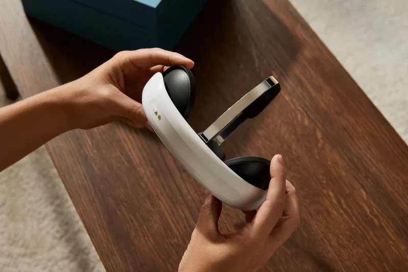 „Casca” cu curent continuu, denumită Flow. - Foto: Flow Neuroscience