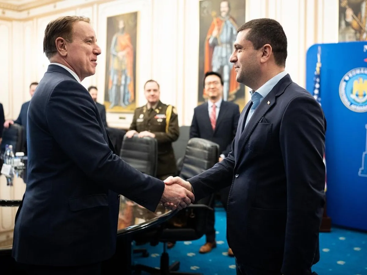 Radu Miruţă, ministrul Apărării, şi congresmanul american Pat Fallon - Foto: MApN