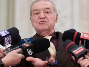 Becali ȘOCHEAZĂ după accidentul în care i-a fost distrus bolidul de 500.000 de euro! Poliția îi presează pe vătămați să accepte oferta latifundiarului