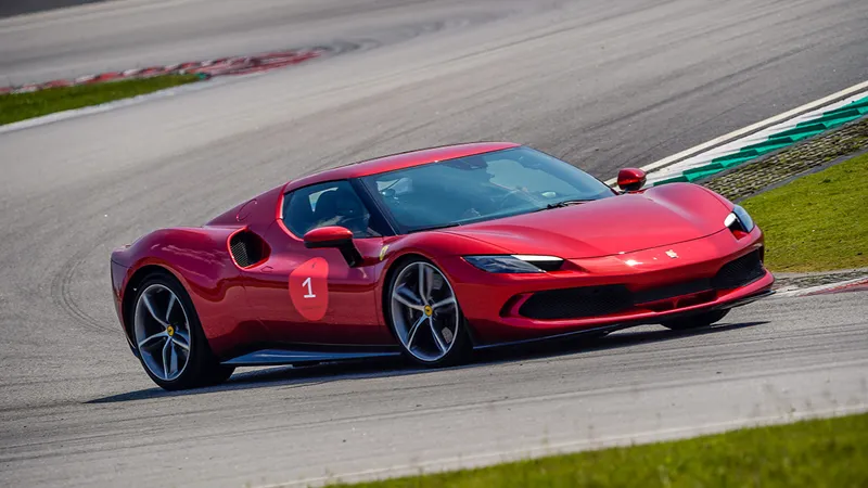 Două Ferrari se întreceau pe drum de țară/Foto: car buzz