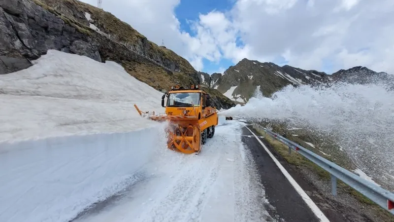 Transfăgărășanul se va deschide în următoarele două săptămâni. E mai puțină zăpadă față de alți ani - Foto: Facebook / DRDP