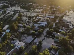 Ce despăgubire a primit un bărbat după ce mașina i-a fost avariată de inundații - Foto: Arhiva