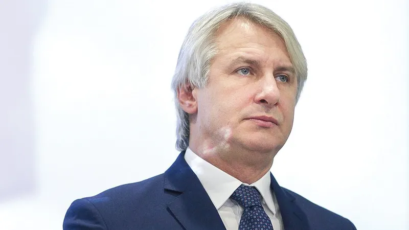 Orlando Teodorovici l-a chemat pe Mugur Isărescu la ordin la Finanțe